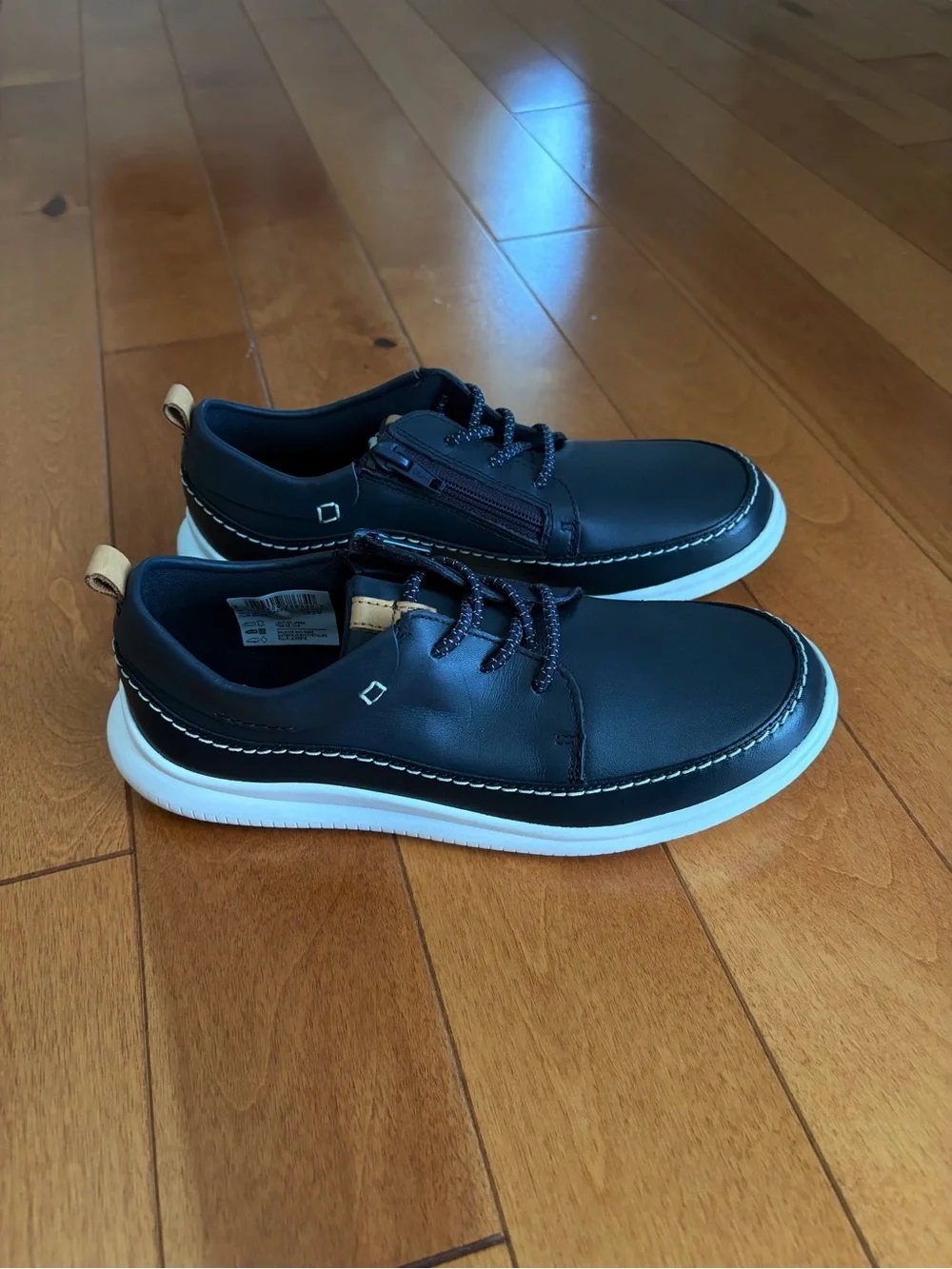 NIB Clarks Cloud Blaze Boys Navy Blue Leather Sneakers Shoes Size 2
